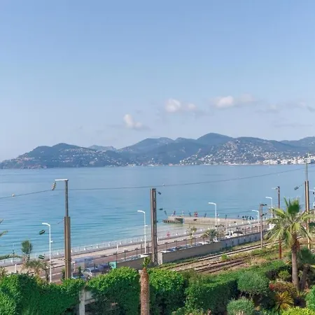 L'azur Pour 3 Avec Terrasse Vue Et Piscine Accessible, Pres Des Plages 칸느