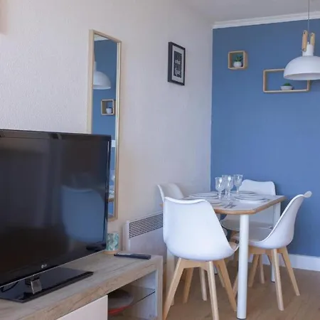 L'azur Pour 3 Avec Terrasse Vue Et Piscine Accessible, Pres Des Plages كان